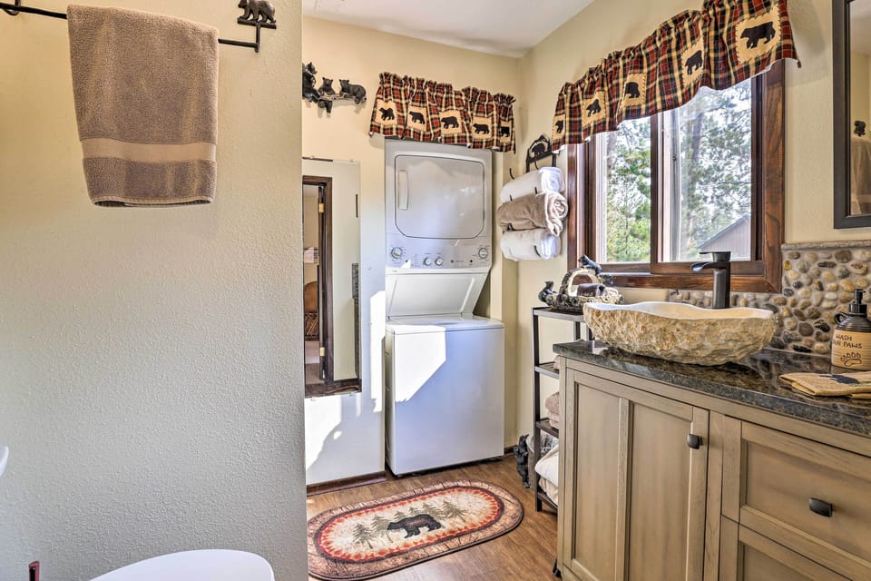 Full Bathroom | Complimentary Toiletries | Hair Dryer