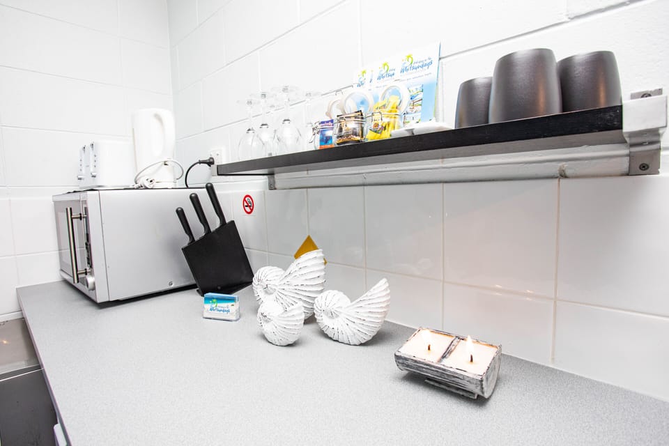 Classic Apartment, 1 Bedroom, Balcony, City View | Private kitchenette | Mini-fridge, microwave, electric kettle, toaster