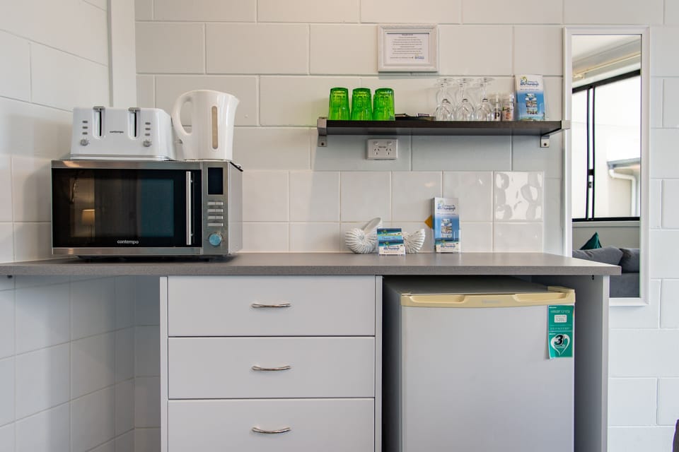 Classic Apartment, 2 Bedrooms, Courtyard Area | Private kitchenette | Mini-fridge, microwave, electric kettle, toaster