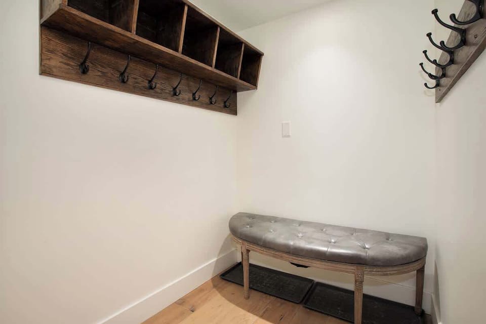 - Convenient entry area with wooden hooks and cushioned bench for gear  
- Perfect space for storing ski boots jackets and helmets after adventures  
- Functional design adds comfort and ease to your Whistler mountain stay  
