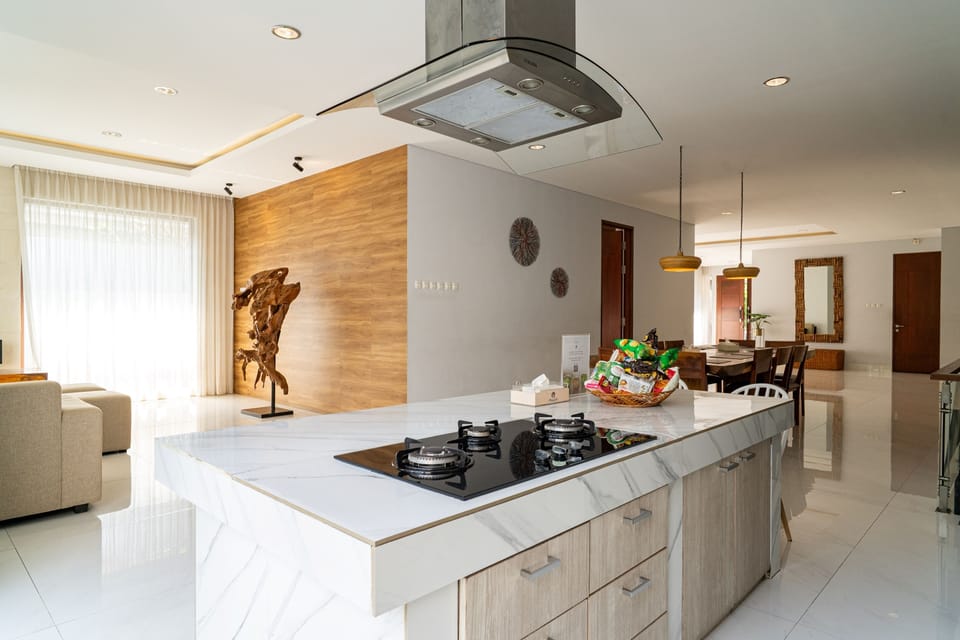 Fridge, microwave, stovetop, electric kettle