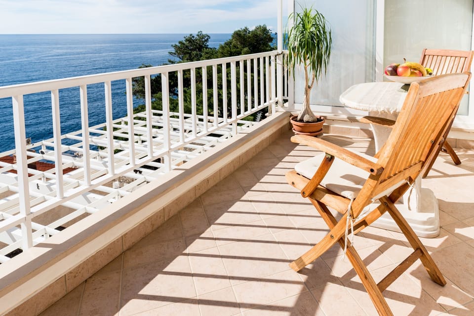 Apartment (Three-Bedroom Apartment) | Balcony