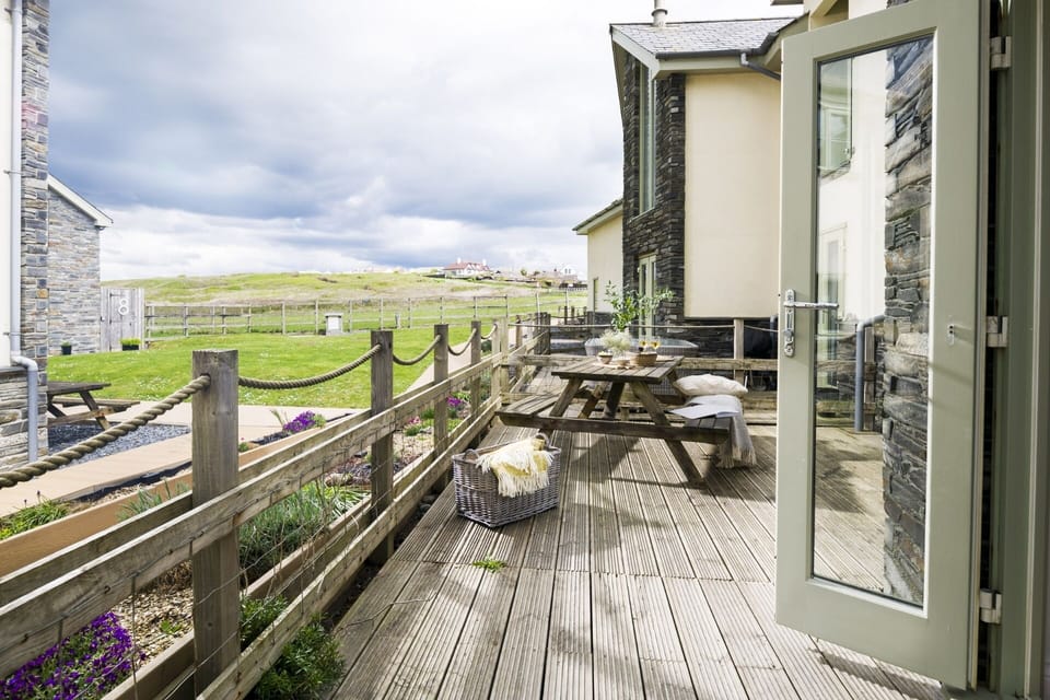 Outdoor decking with dining table at Chi An Mor coastal retreat
