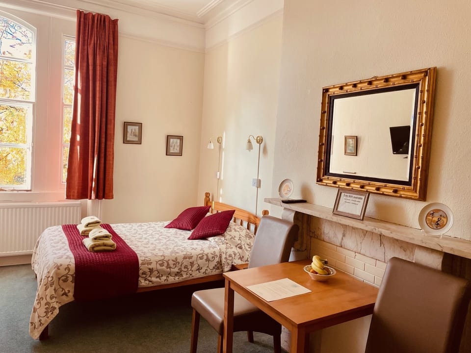 Standard Double Room, Ensuite, Park View (R9) | Bathroom