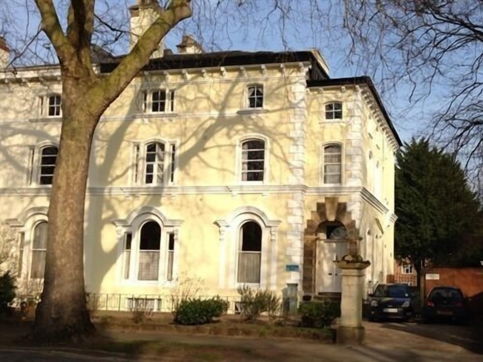 Kingsmuir Hotel Hotel in Cheltenham
