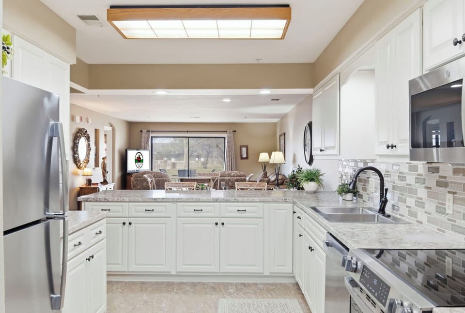 Newly Remodeled Kitchen with Upgraded Appliances!