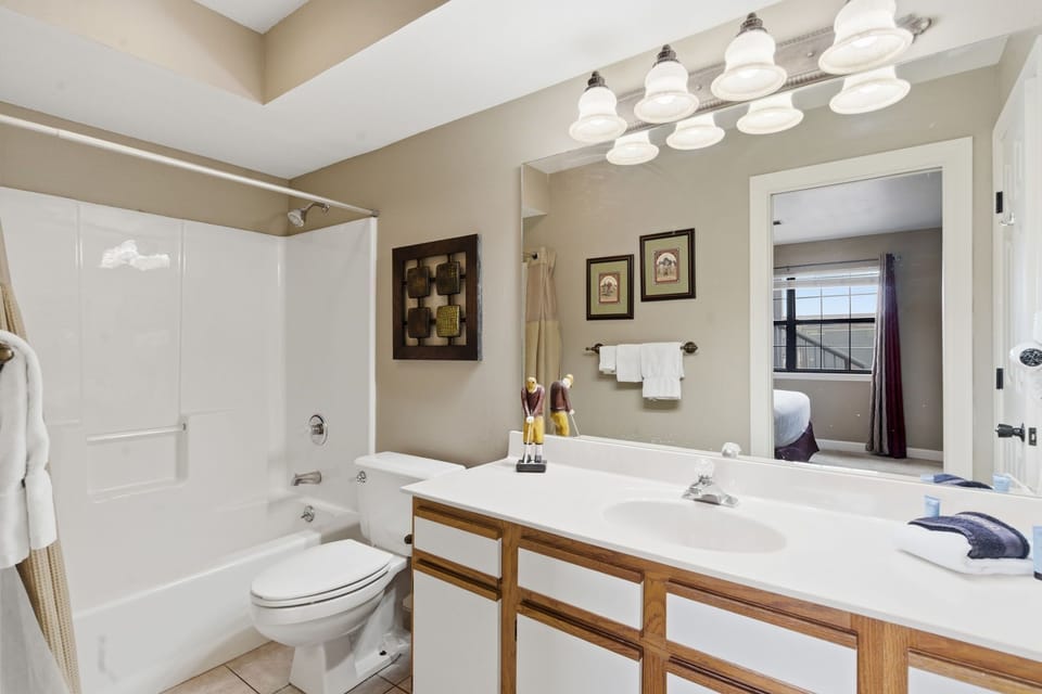 Gust Bathroom with a Tub/Shower Combo