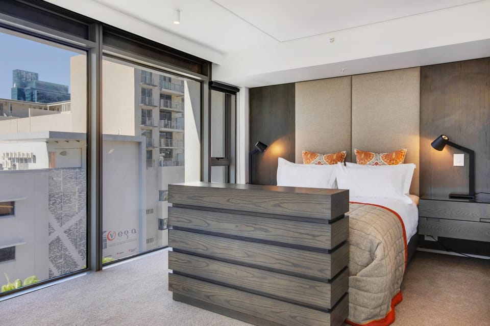 Luxury De Waterkant Loft Retreat 17