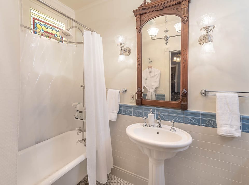 Lower Level En Suite Bathroom, Shower-Over-Tub