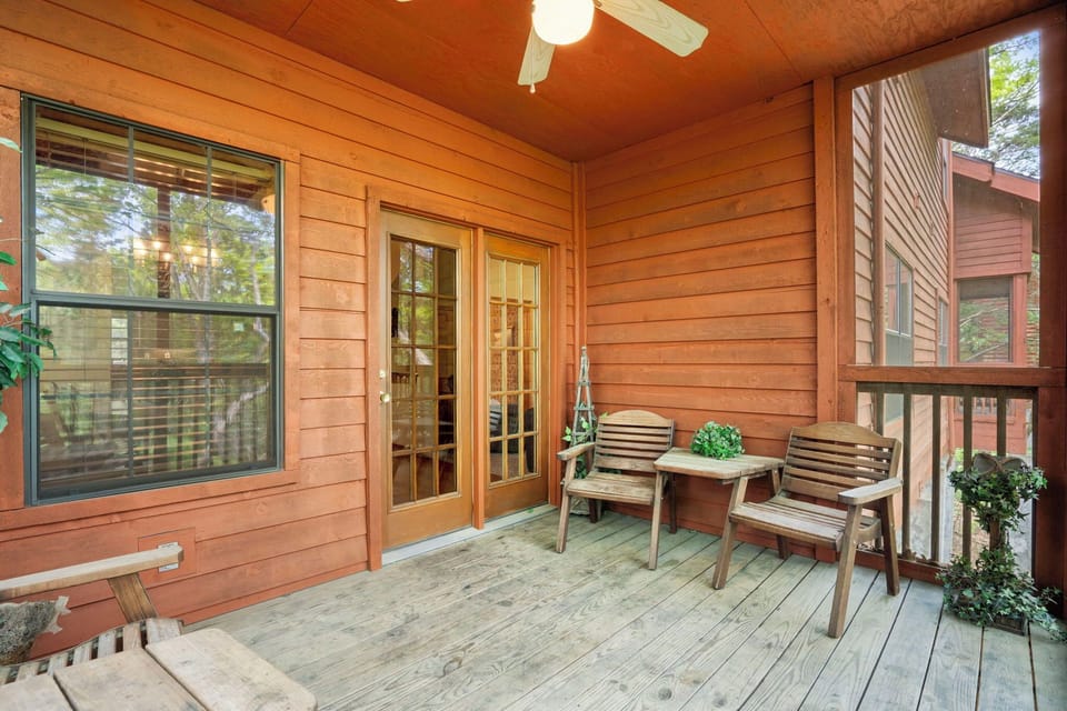 Cabin 1 Screened in Porch