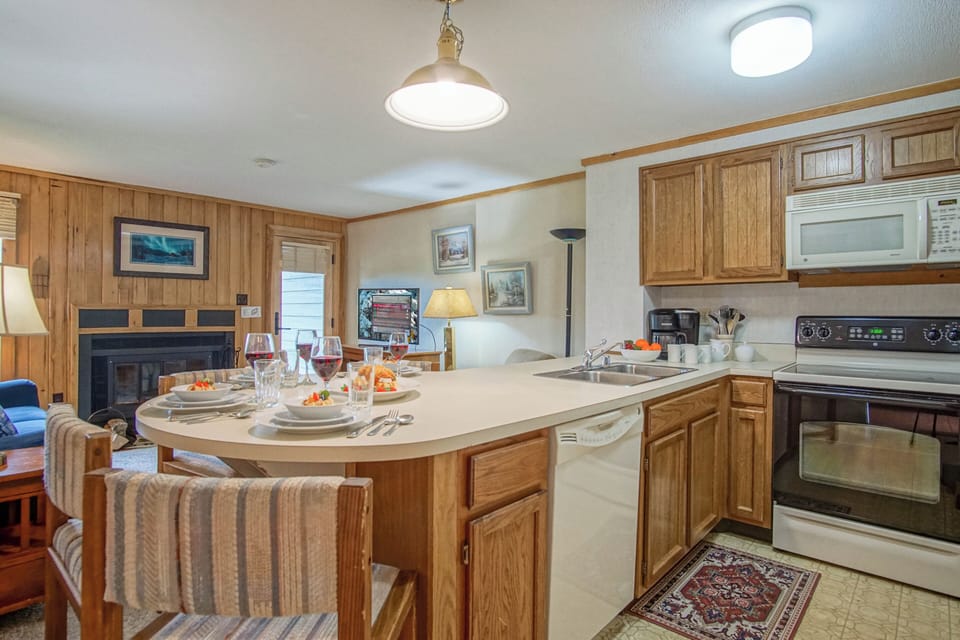Dining area for four people and kitchen
