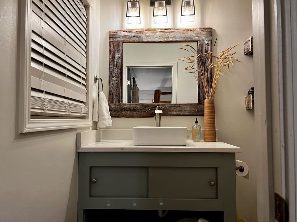 main level - full bathroom #1 attached to queen bedroom