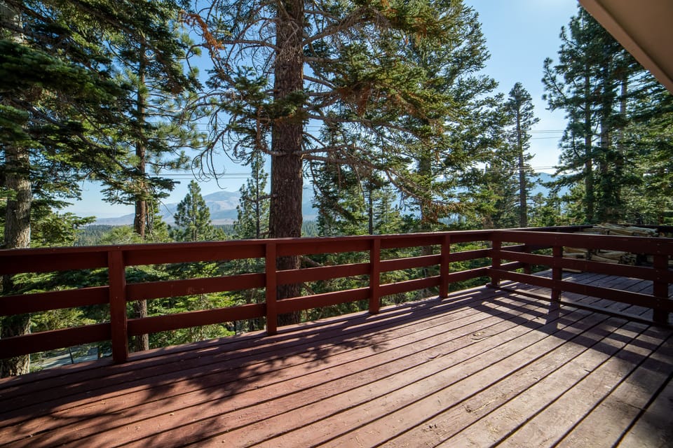 Entertainment Deck with Views!
