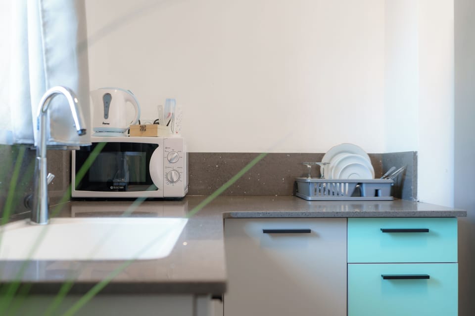 Fridge, microwave
