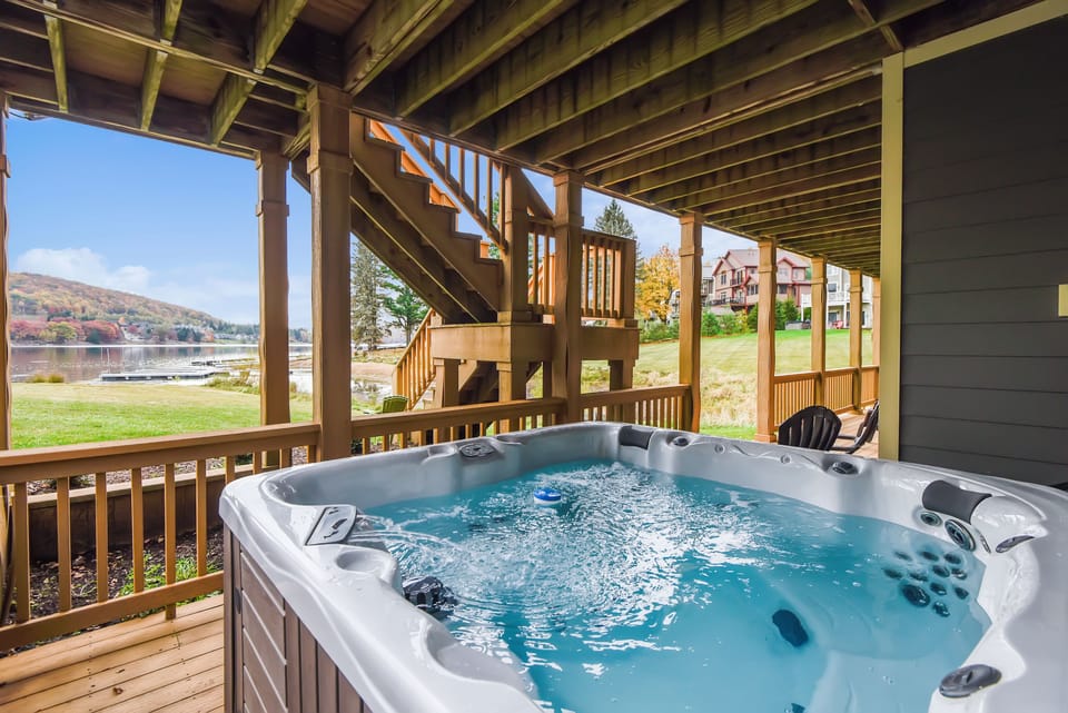 Outdoor spa tub
