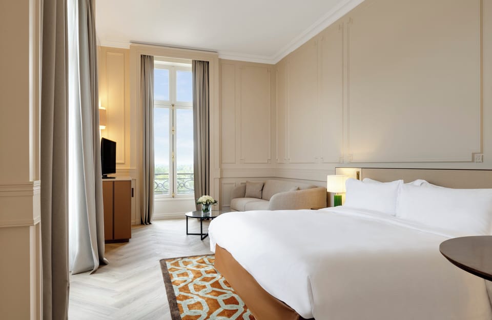 Junior Suite, 1 King Bed | Hypo-allergenic bedding, minibar, in-room safe, desk