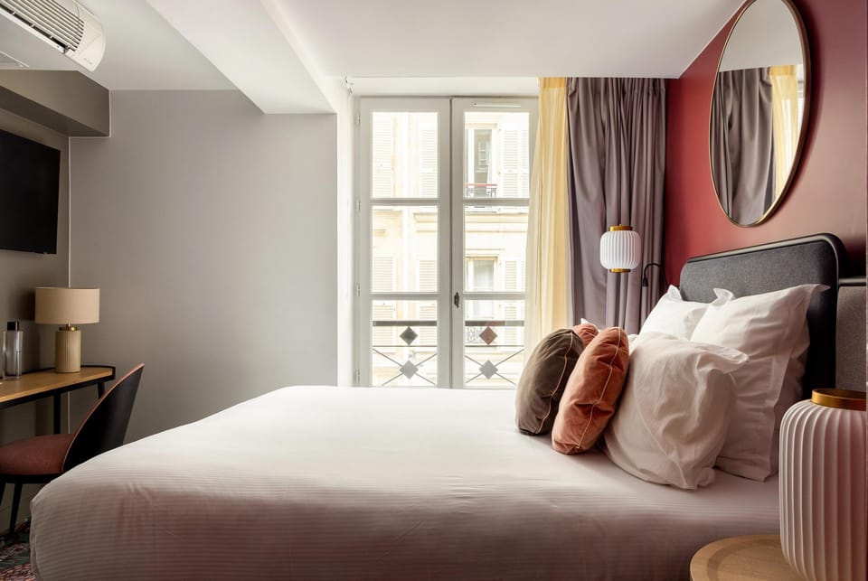 Small | Premium bedding, minibar, in-room safe, desk