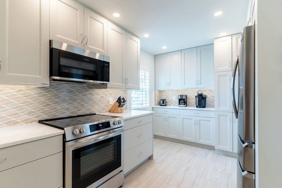 Kitchen Stove and Refrigerator