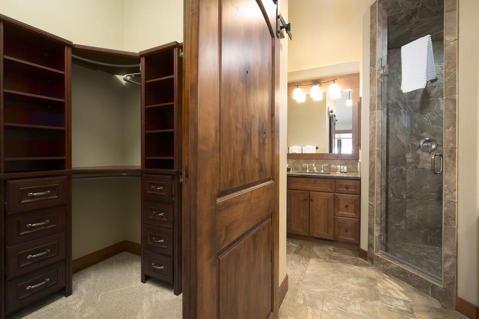Walk-in closet and ensuite master bath!