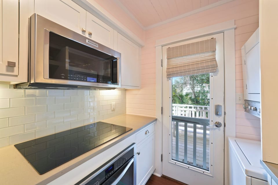 FULL KITCHEN WITH ALL  STAINLESS STEEL APPLIANCES