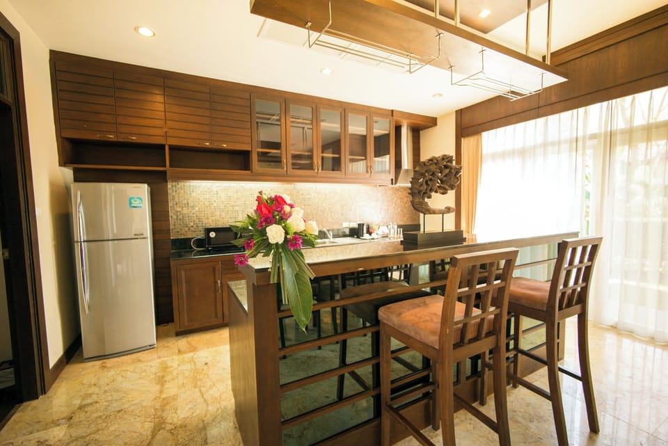 Pool Suite Villa King | 1 bedroom, minibar, in-room safe, desk