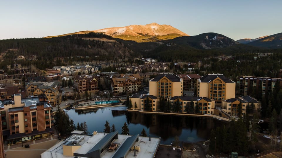 Featuring a lake at your front door.