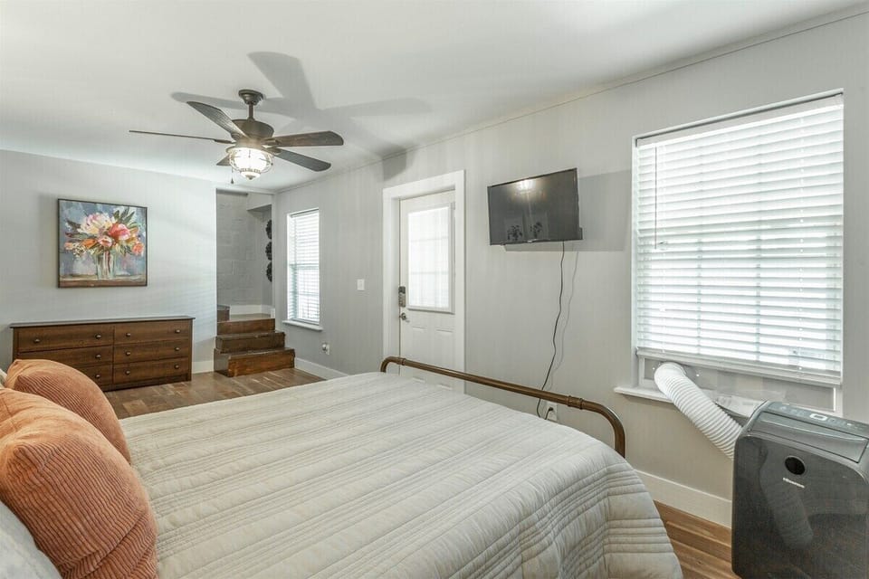 Downstairs - Queen bedroom