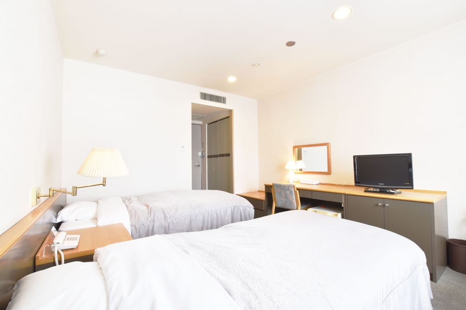 Twin Room, Non Smoking | In-room safe, desk, free WiFi