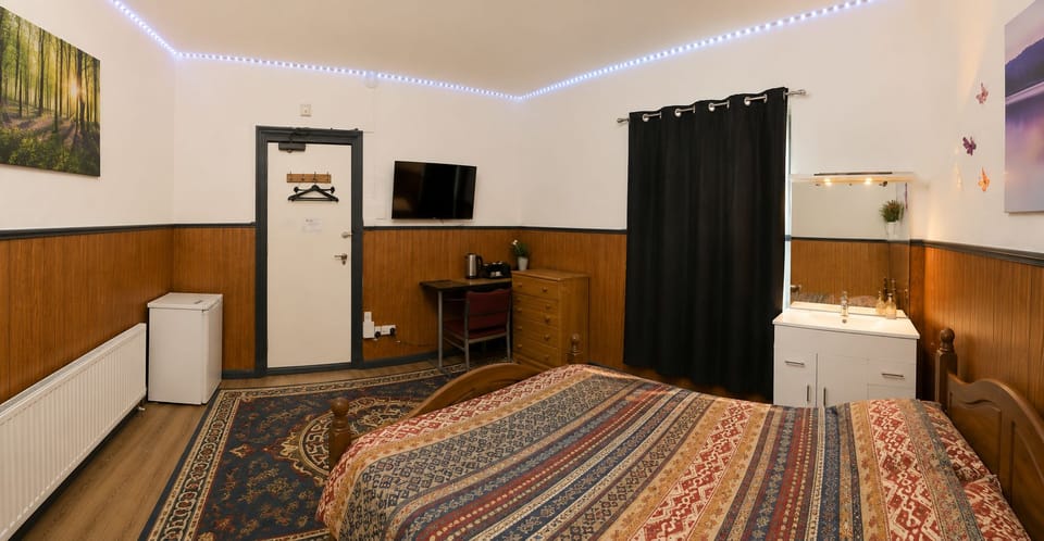 Heavenly Nights Guest House Bed and Breakfast in Sheffield
