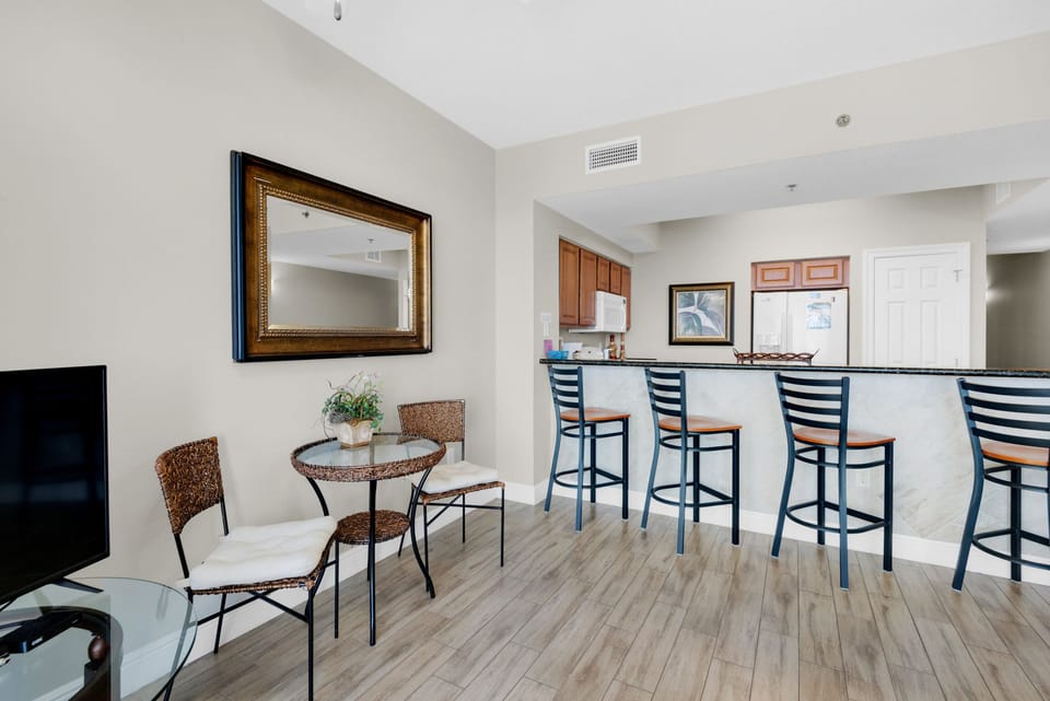 Dining table for 2 plus eat-in bar seating