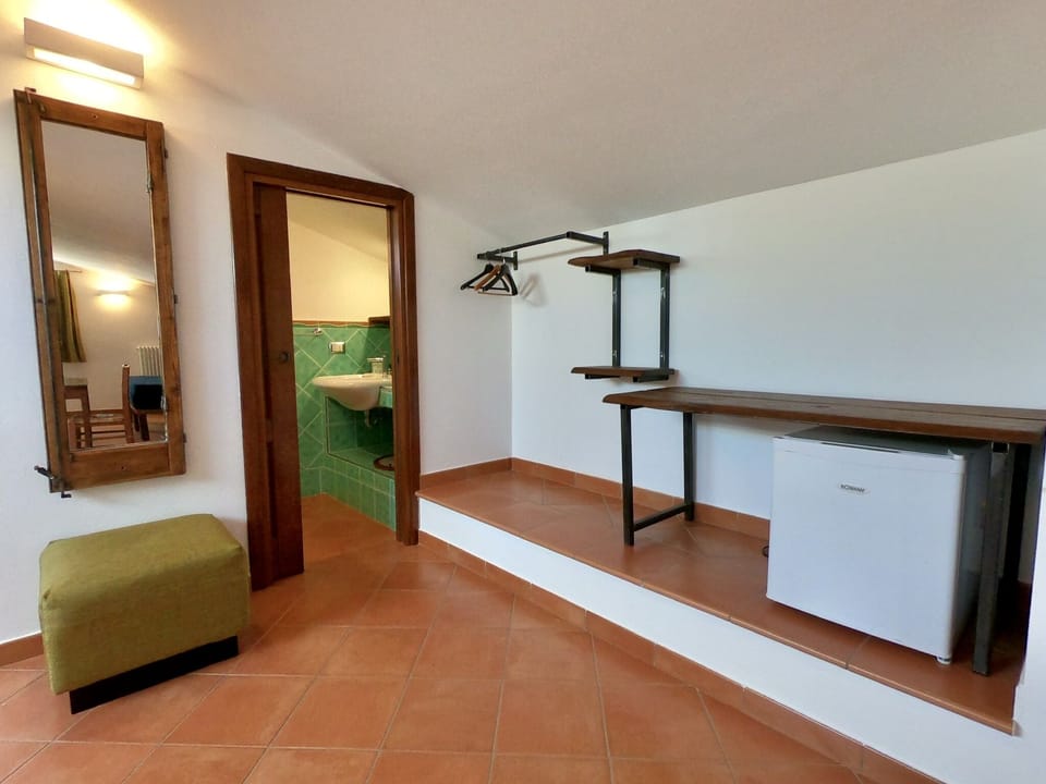 Comfort Double Room, Non Smoking, Private Bathroom | Hypo-allergenic bedding, down comforters, Select Comfort beds, minibar