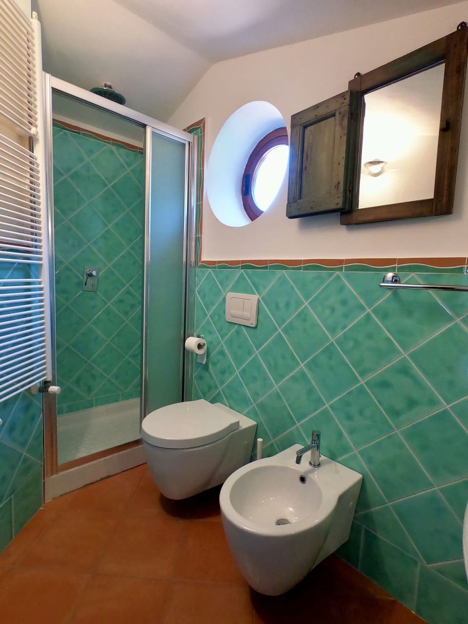 Comfort Double Room, Non Smoking, Private Bathroom | Bathroom | Shower, rainfall showerhead, free toiletries, hair dryer
