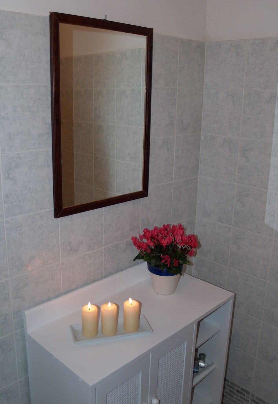 Bathroom | Shower, rainfall showerhead, free toiletries, bidet