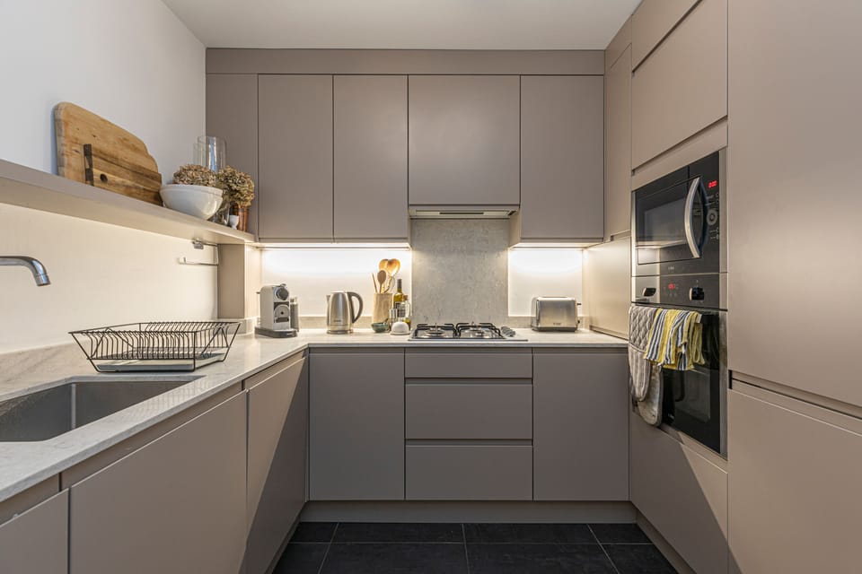 Apartment (2 Bedrooms) | Private kitchen | Microwave, oven, stovetop, dishwasher