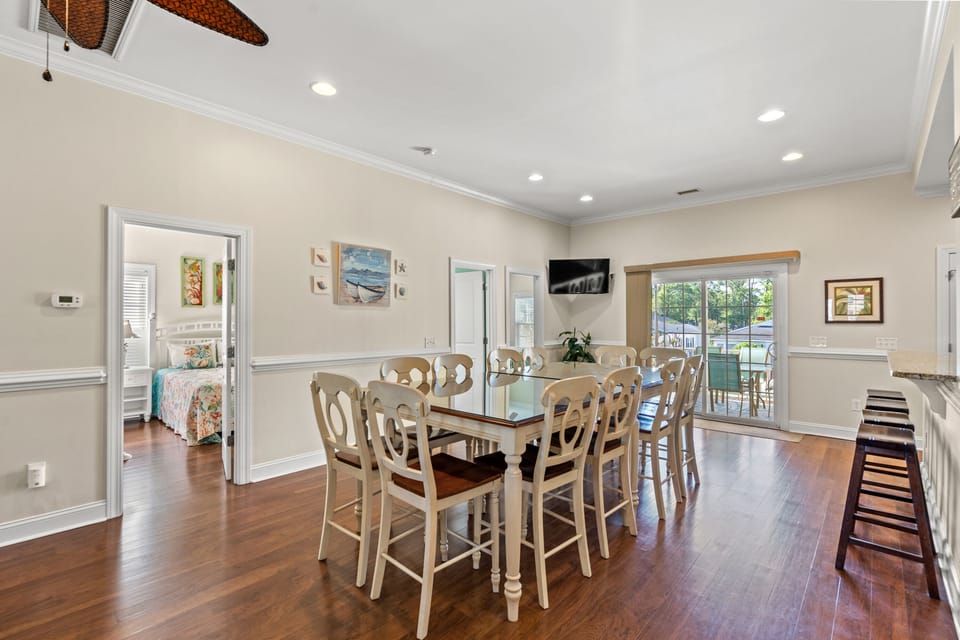 Plenty of space for the whole family to enjoy a meal together!