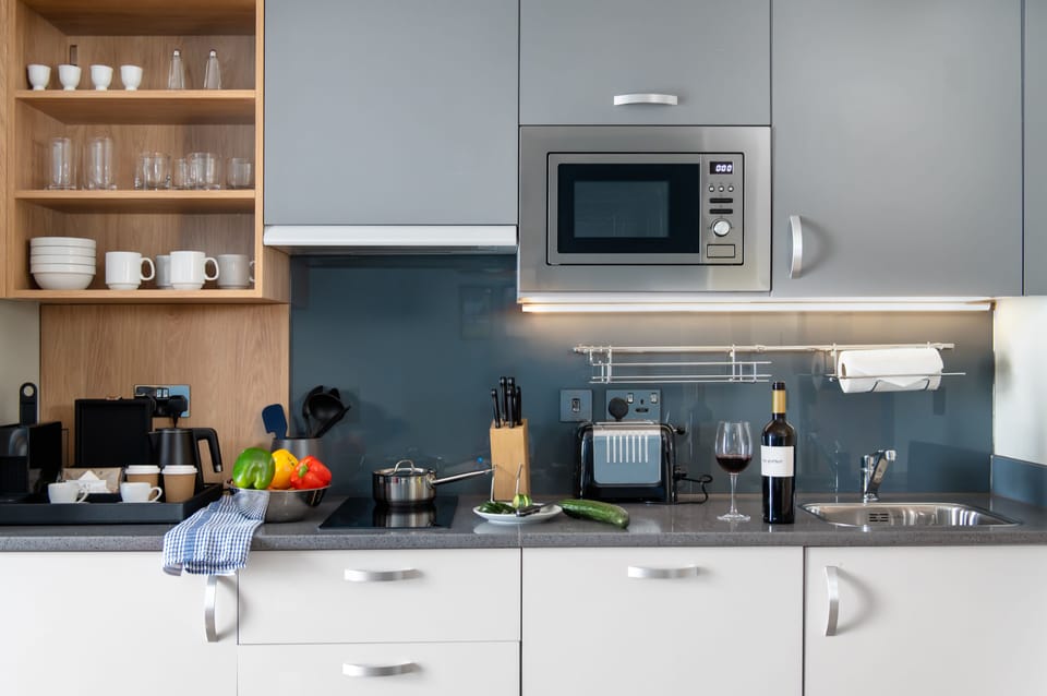 Studio, 1 Queen Bed | Private kitchen | Fridge, microwave, stovetop, dishwasher