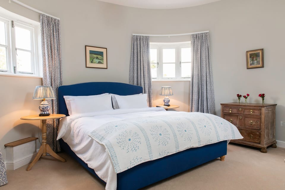 The Hop Kiln - First floor: Master bedroom with a 6'6 super-king size bed