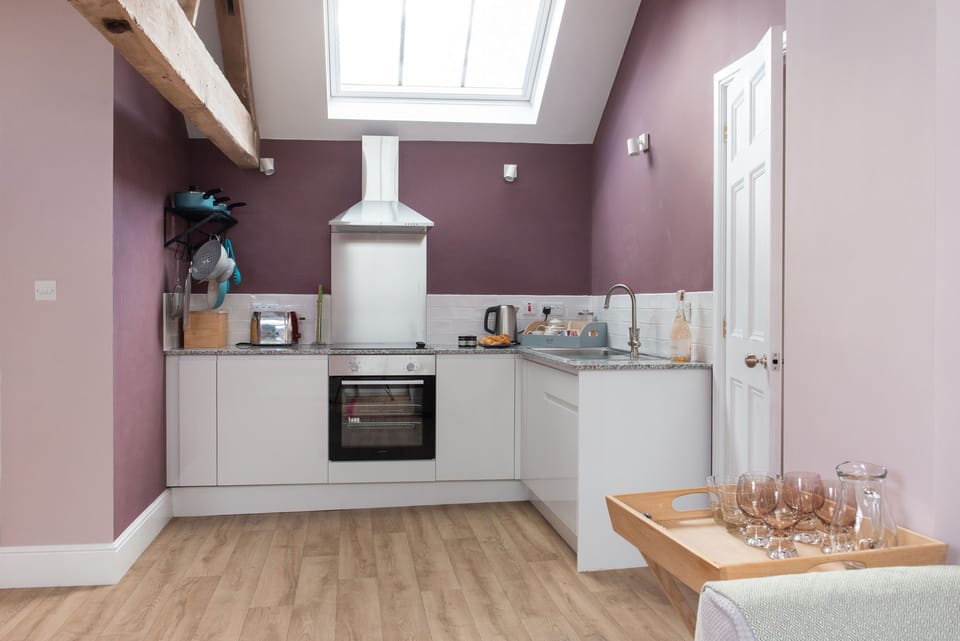 The Hayloft - First floor: Modern bright kitchen
