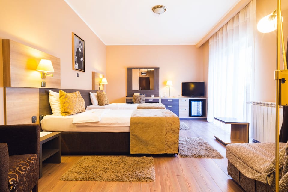 Classic Twin Room, 1 Bedroom, Smoking, Park View | Park view