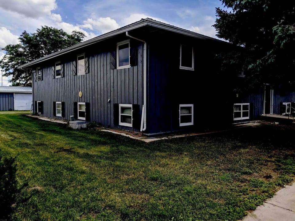 Profile view of building