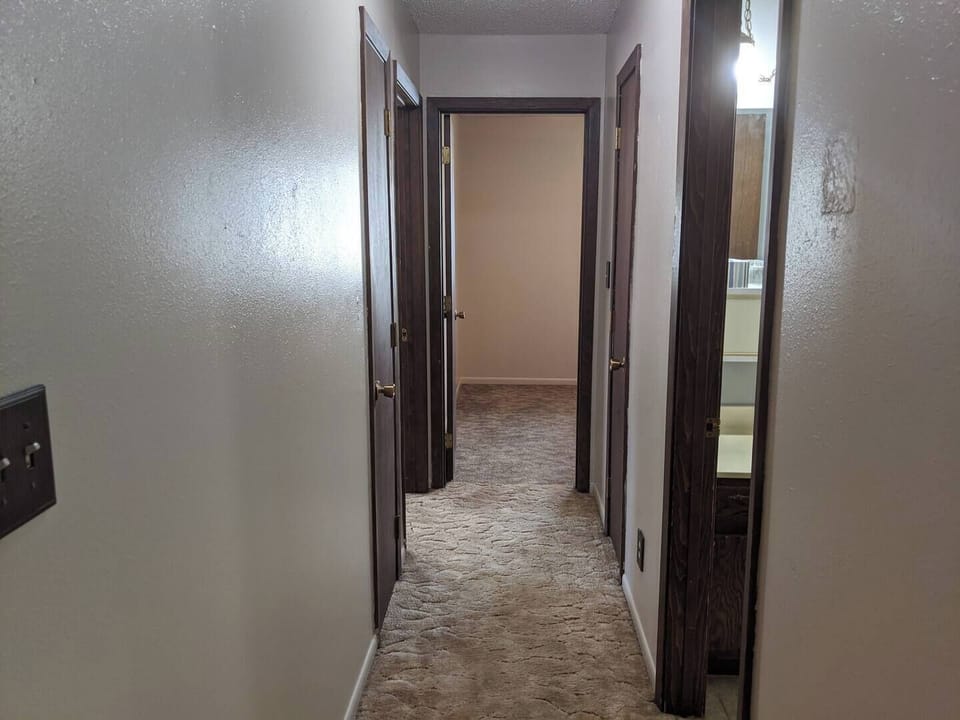 Hallway to bedrooms and bathroom