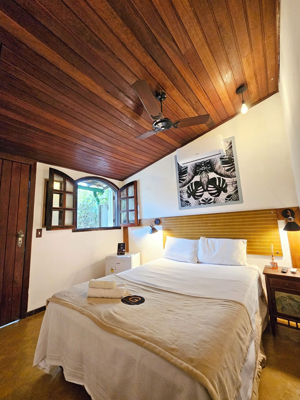 Standard Suite | Hypo-allergenic bedding, minibar, individually decorated, free WiFi