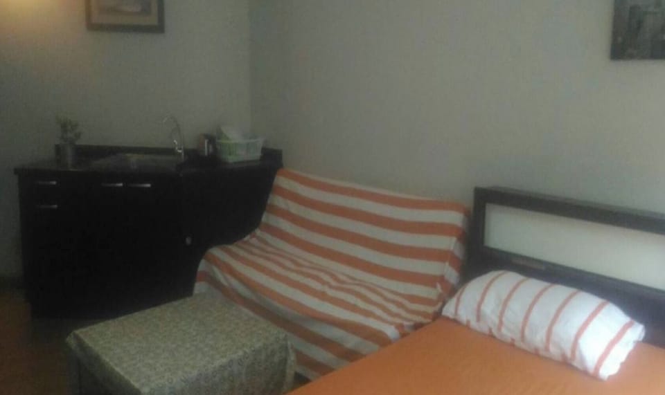 Room, 1 Bedroom | Living room