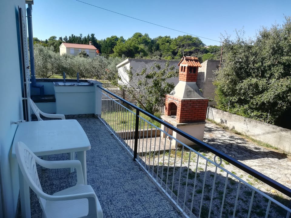 House, 2 Bedrooms, Smoking, Terrace | Property grounds