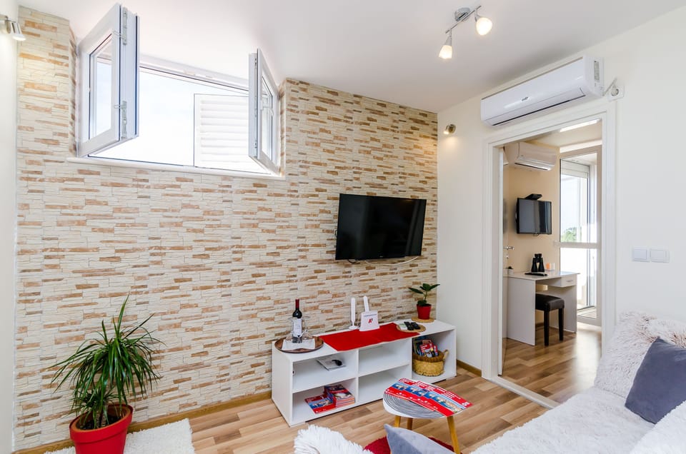 Apartment (One-Bedroom Apartment) | Living room | TV