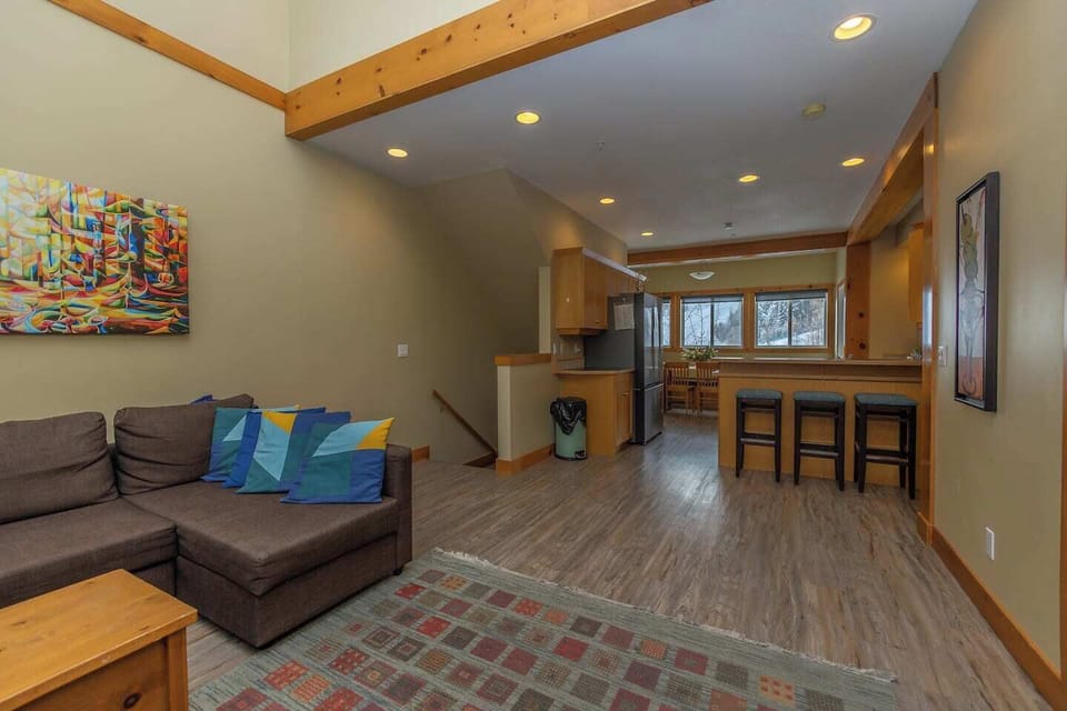 KR411 living room towards kitchen. Left side shows stairs leading up from front entrance. 
