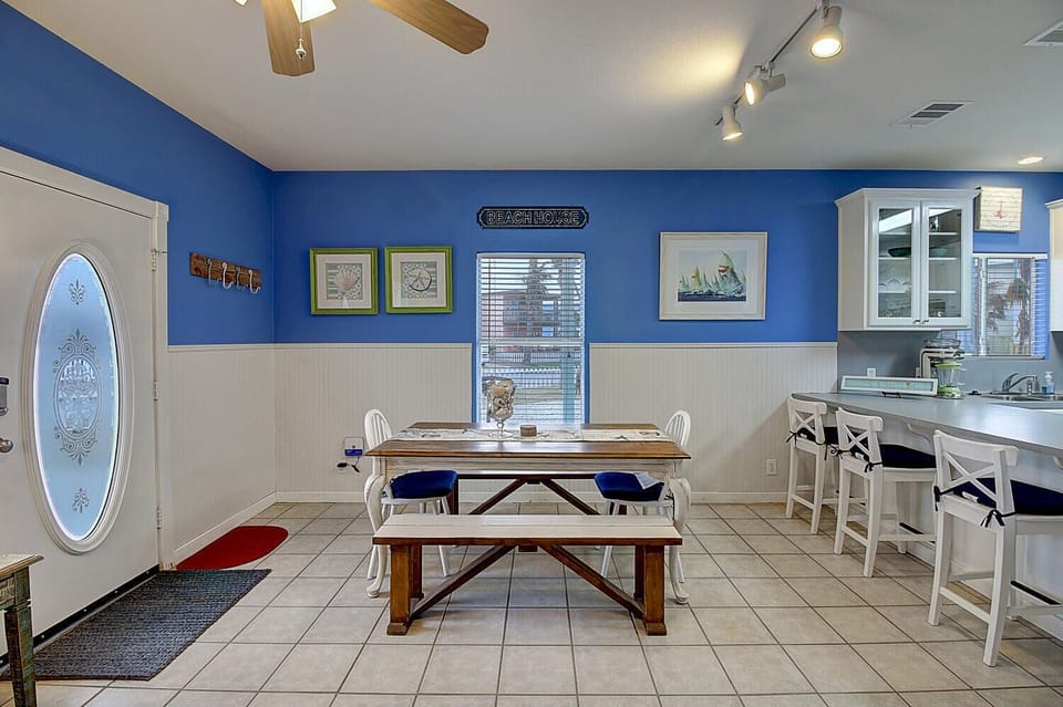 Dinning Area - your perfect coastal dining spot awaits