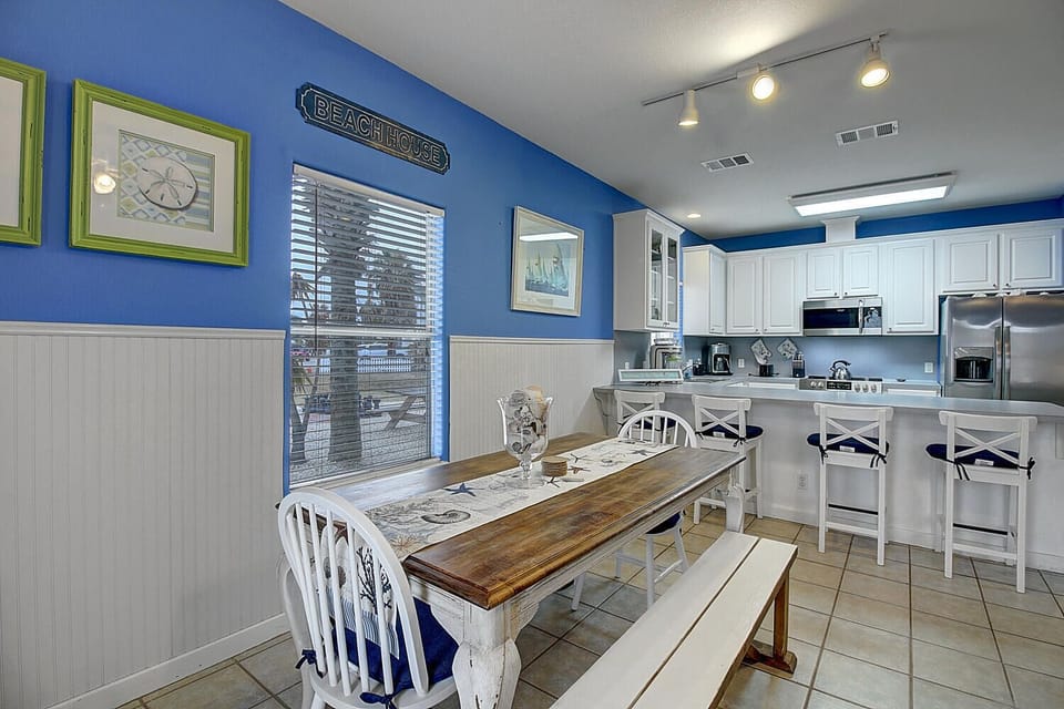 Dining Area - Share meals and laughter in the stylish dining area, enhanced by the coastal ambiance.