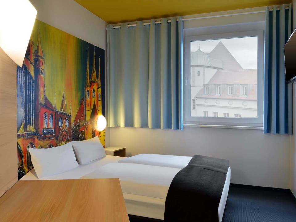 Double Room | Desk, soundproofing, WiFi (free), bed sheets