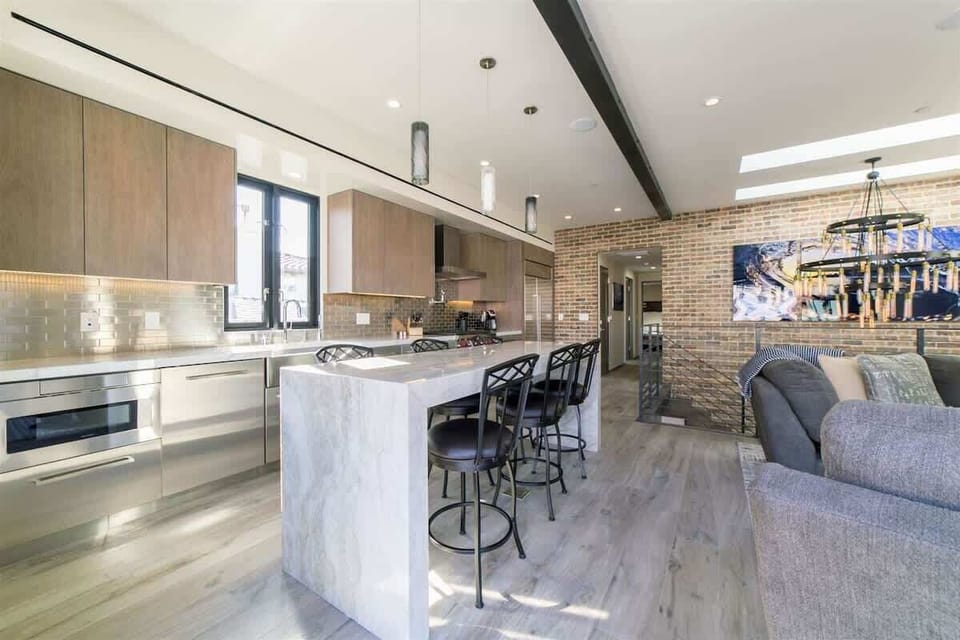 Kitchen & Bar seating